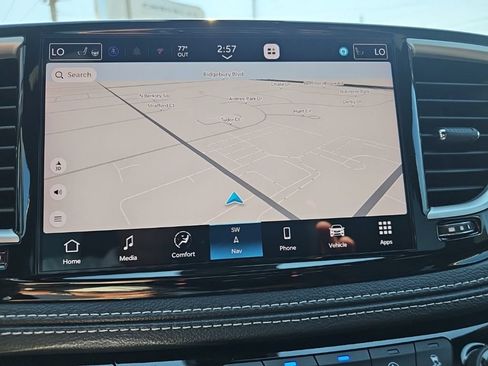 Used 2025 Chrysler Pacifica Select w/ Uconnect Theater Family Group AWD/4WD image 37
