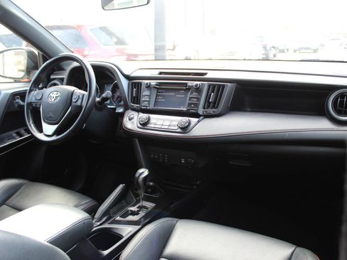 Used 2016 Toyota RAV4 SE FWD image 23