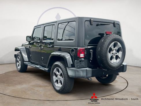 Used 2017 Jeep Wrangler Unlimited Sahara w/ Connectivity Group AWD/4WD image 5