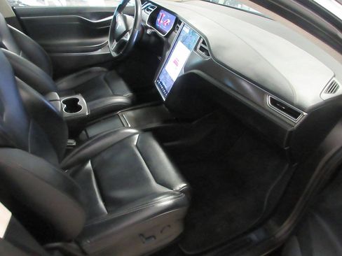 Used 2017 Tesla Model X 75D AWD/4WD image 16