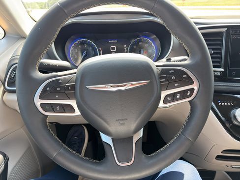 Certified 2023 Chrysler Pacifica Touring-L w/ Road Tripper Package AWD/4WD image 22