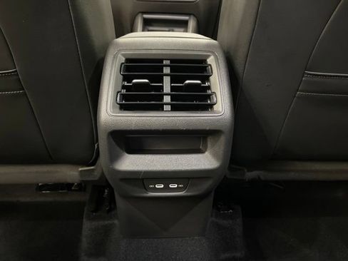 Used 2025 Volkswagen Tiguan SE w/ Panoramic Sunroof Package AWD/4WD image 26