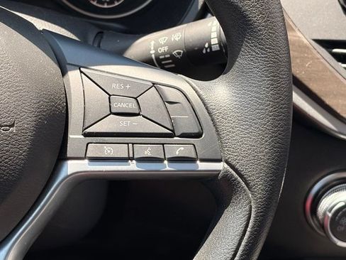 Used 2025 Nissan Altima 2.5 SV FWD image 14
