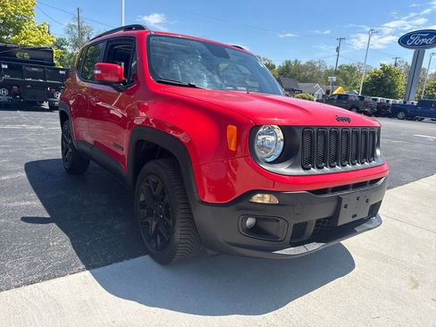 Used 2018 Jeep Renegade Altitude AWD/4WD image 4