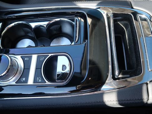 Used 2019 Jaguar XJ R-Sport image 28