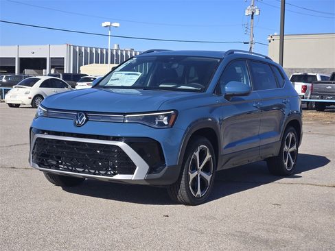 New 2026 Volkswagen Taos SEL image 2