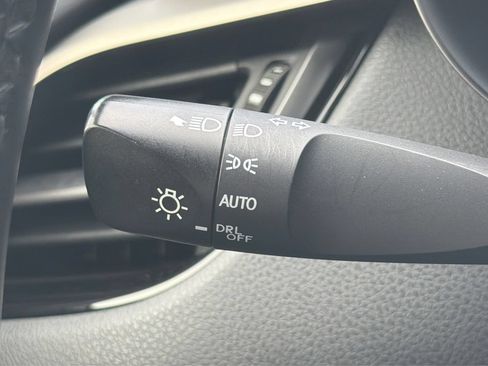 Used 2019 Toyota C-HR Limited FWD image 17