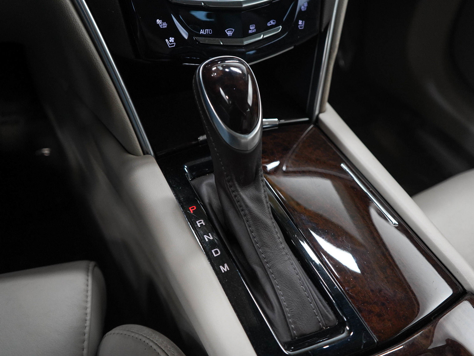 Used 2013 Cadillac XTS Premium FWD image 21