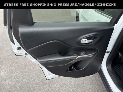 Used 2019 Jeep Cherokee Latitude Plus w/ Comfort/Convenience Group image 28