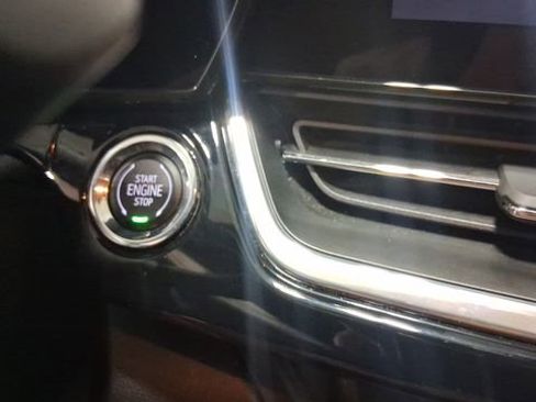 Used 2025 Chevrolet Trax RS w/ Driver Confidence Package image 28