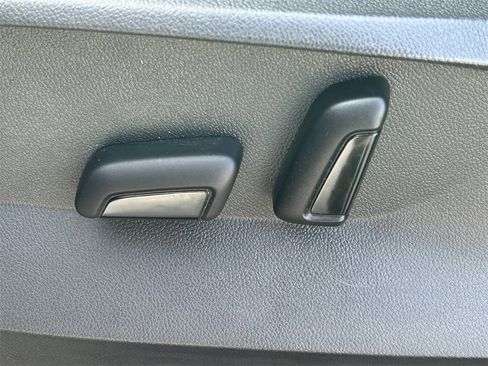 Used 2023 Volkswagen Tiguan SE image 26