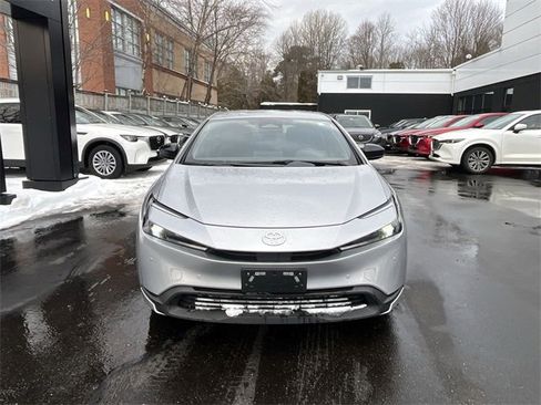 Used 2025 Toyota Prius LE image 3