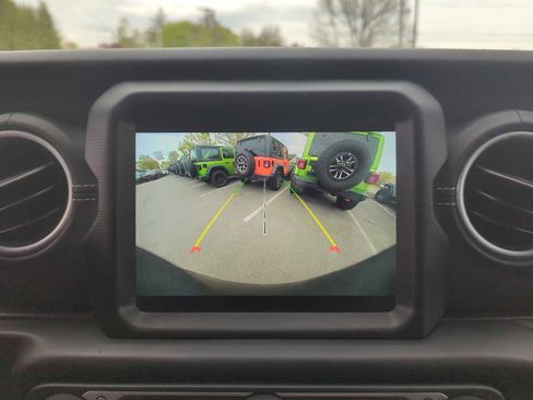 Used 2022 Jeep Wrangler Unlimited Sahara w/ Cold Weather Group AWD/4WD image 22