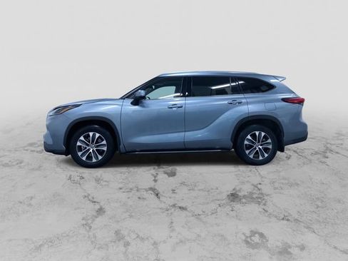Certified 2021 Toyota Highlander XLE AWD/4WD image 6