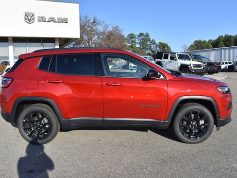 New 2026 Jeep Compass Latitude image 10