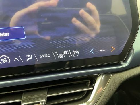 New 2026 Chevrolet Equinox EV LT image 34