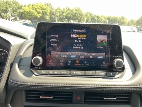Used 2025 Nissan Rogue SV w/ SV Premium Package FWD image 18