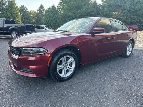 Used 2020 Dodge Charger SXT RWD image 11