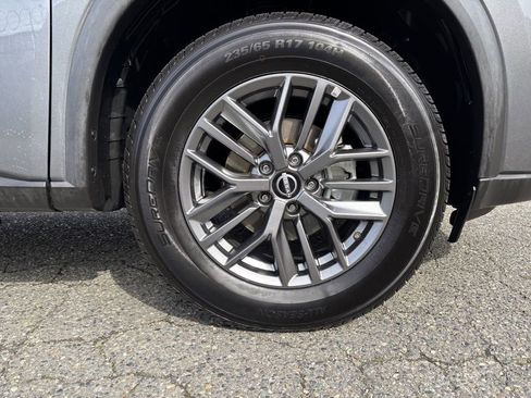 Used 2024 Nissan Rogue S AWD/4WD image 9
