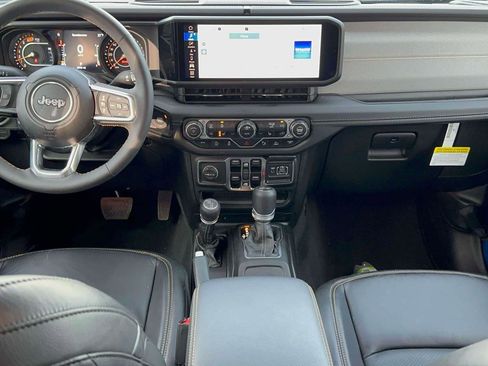 Used 2025 Jeep Wrangler Unlimited Sahara w/ Safety Group image 11