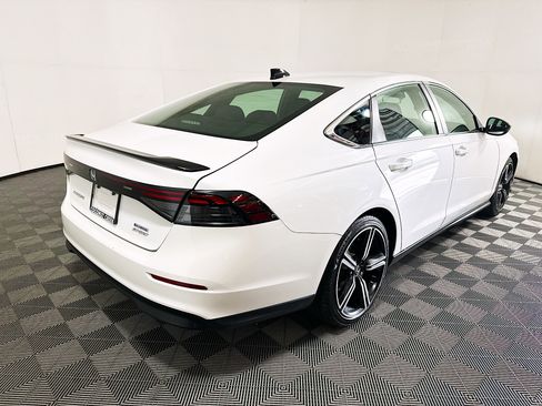 Used 2023 Honda Accord Sport image 3
