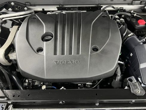Used 2025 Volvo XC60 B5 Plus image 36