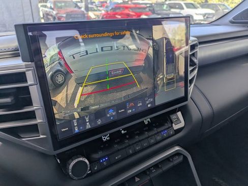 Used 2025 Toyota Tundra Platinum w/ TRD Off-Road Package AWD/4WD image 13