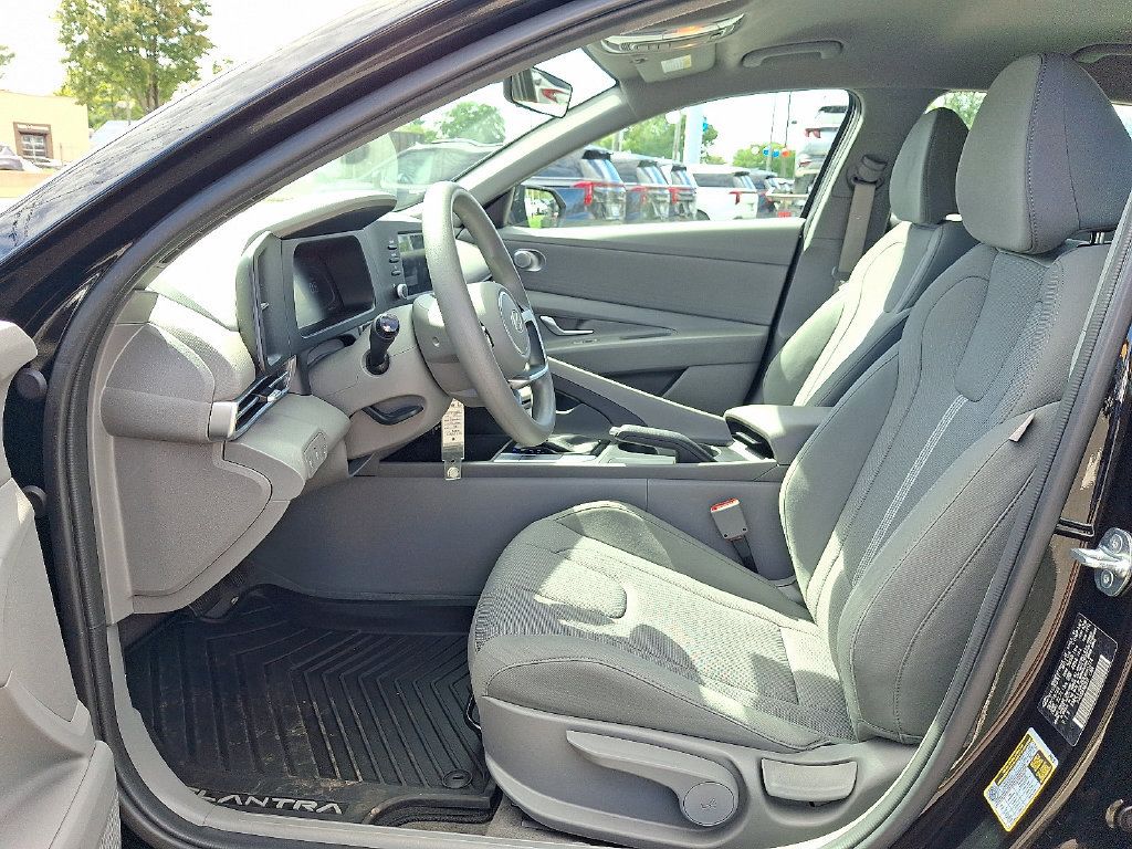 Used 2024 Hyundai Elantra SE FWD image 14