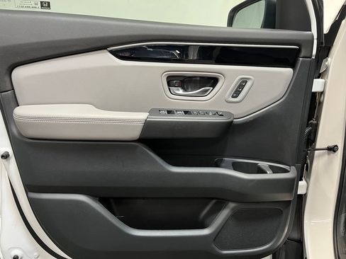 Used 2025 Honda Pilot Touring image 13
