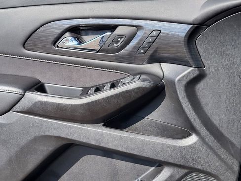 Used 2023 Chevrolet Traverse High Country image 20