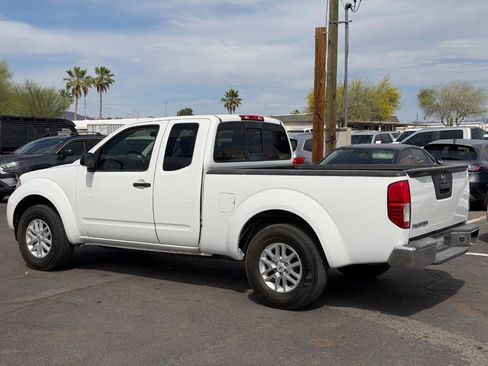 Used 2018 Nissan Frontier SV image 5