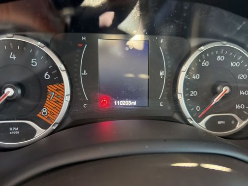 Used 2020 Jeep Renegade Latitude w/ Popular Equipment Group image 3