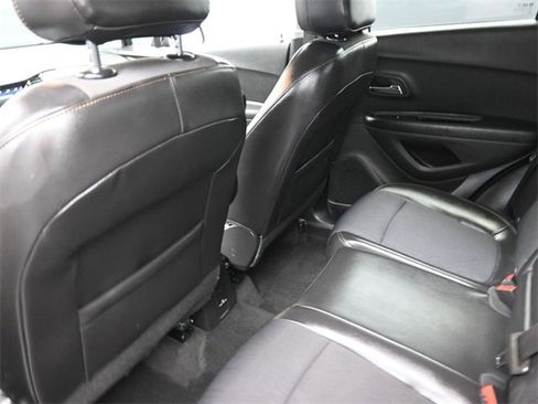 Used 2022 Chevrolet Trax LT w/ Midnight Edition image 23
