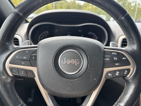 Used 2017 Jeep Grand Cherokee Limited w/ Luxury Group II AWD/4WD image 16