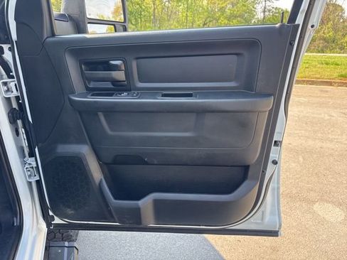 Used 2024 RAM 3500 Tradesman w/ Chrome Appearance Group image 9