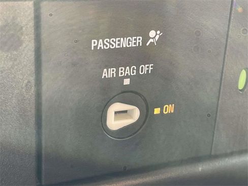 Used 2022 Chevrolet Express 2500 w/ Driver Convenience Package image 18