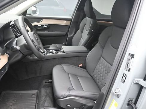 New 2026 Volvo XC90 B5 Plus w/ Protection Package Premier AWD/4WD image 18