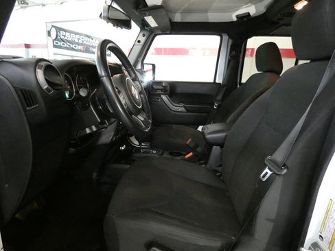 Used 2018 Jeep Wrangler Unlimited Sport S AWD/4WD image 11