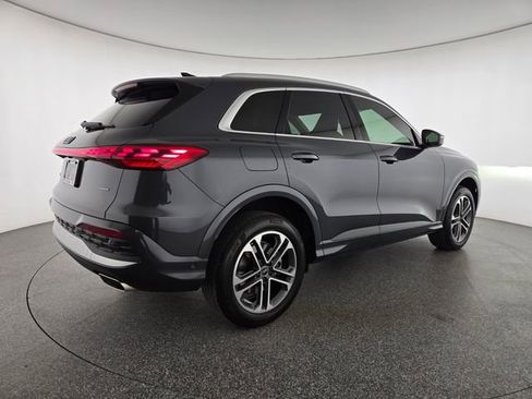 Used 2025 Audi Q5 Premium Plus AWD/4WD image 2