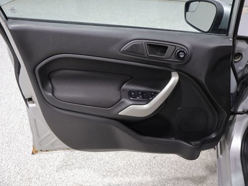 Used 2012 Ford Fiesta SE FWD image 12