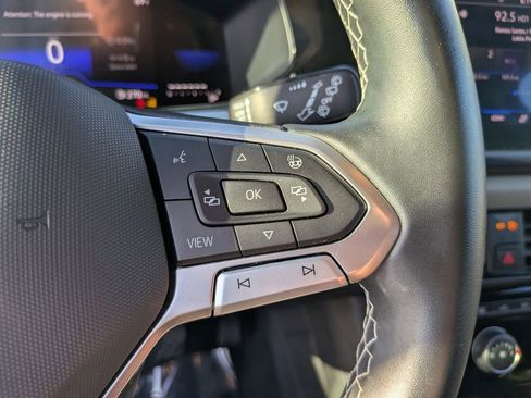 Certified 2023 Volkswagen Taos SE FWD image 27