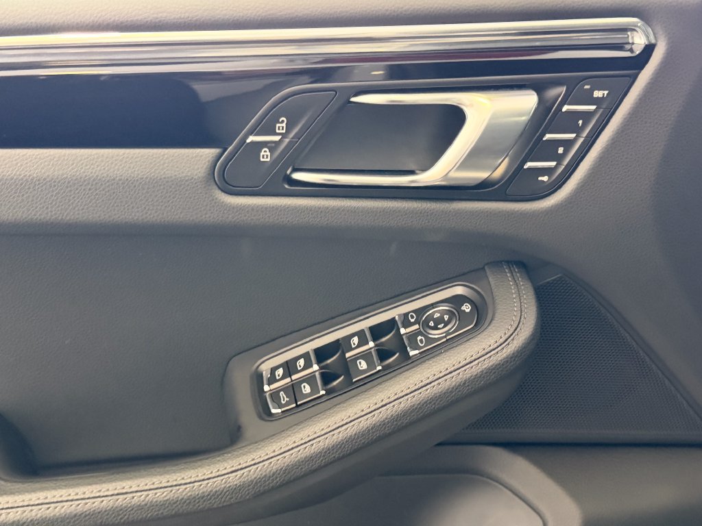 Certified 2026 Porsche Macan AWD/4WD image 14
