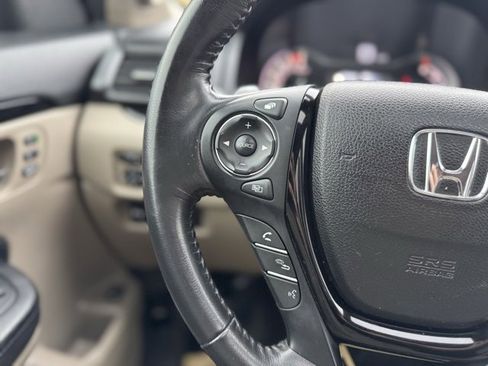 Used 2017 Honda Pilot Touring image 27