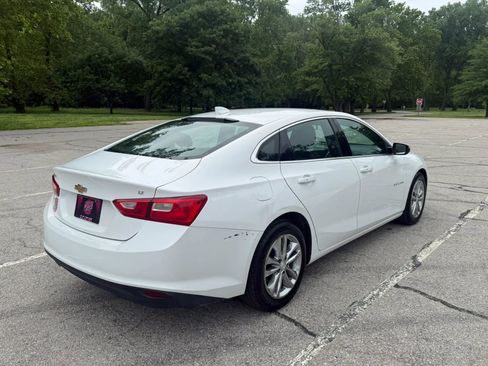 Used 2018 Chevrolet Malibu LT w/ Leather Package FWD image 5