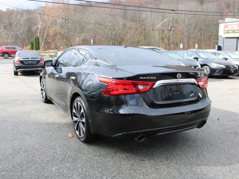 Used 2016 Nissan Maxima SR w/ Interior Lighting Package image 10