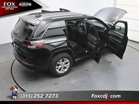 Used 2023 Jeep Grand Cherokee Limited image 38