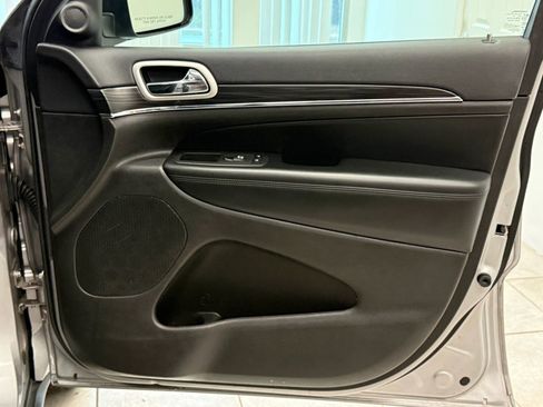 Used 2020 Jeep Grand Cherokee Limited AWD/4WD image 25