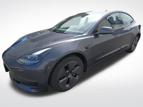 Used 2023 Tesla Model 3 Standard Range image 3