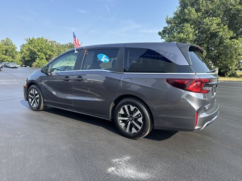 Used 2025 Honda Odyssey EX-L image 3