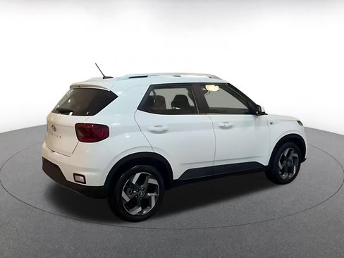 Used 2026 Hyundai Venue SEL FWD image 14